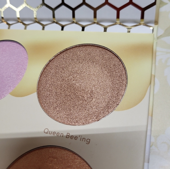 Beauty Bakerie Milk & Honey Highlighter Palette - Picture 10 of 10